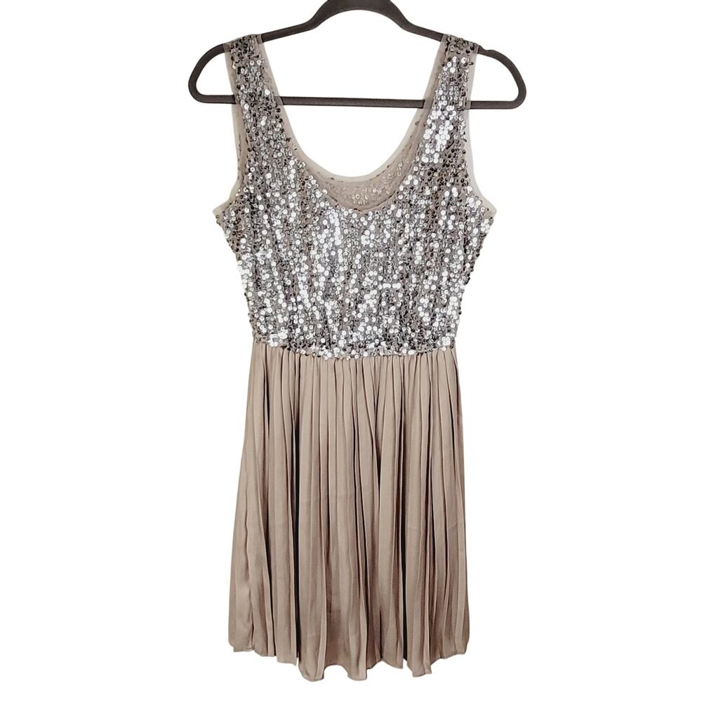 BB Dakota silver sequin taupe pleated babydoll mini party dress Size small